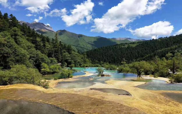 童话九寨•人间瑶池黄龙•佛教名山峨眉山•千年大佛乐山大佛•道教名山青城山•千年水利都江堰豪华8日游